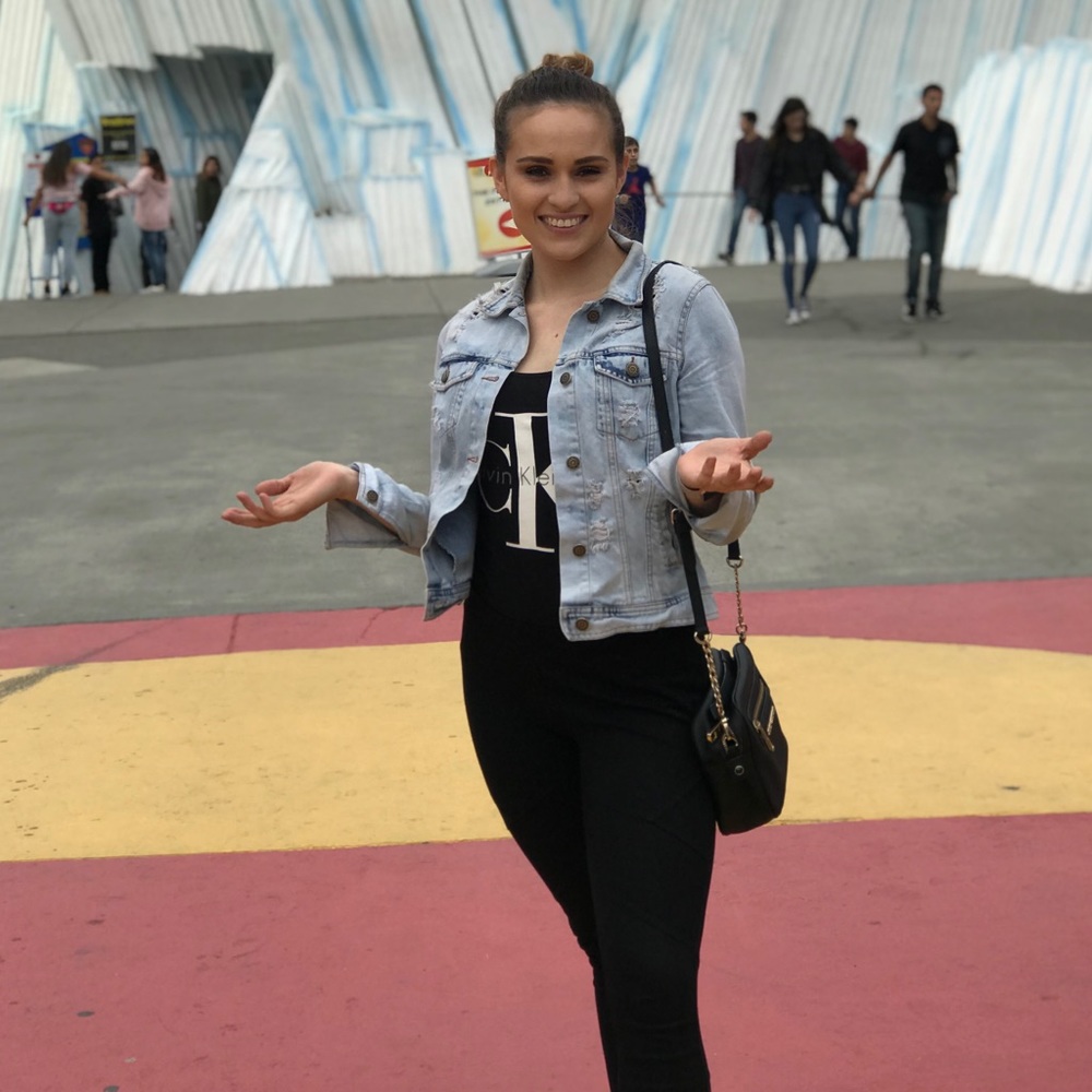 Meet your Posher, Danielle